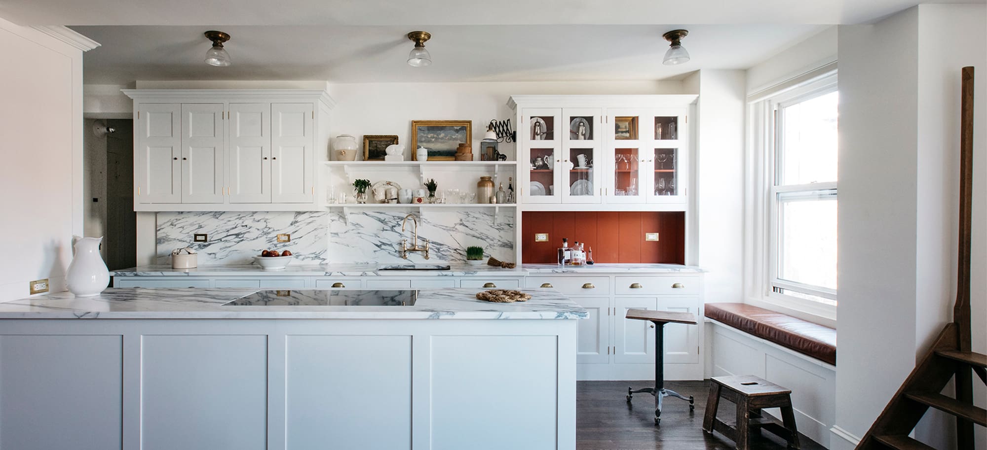  Kitchen with Plain Enlish 'Bouled Dishcloth' painted cabintry and marble worktop with Folgate doors, brass hardware and open shelving.