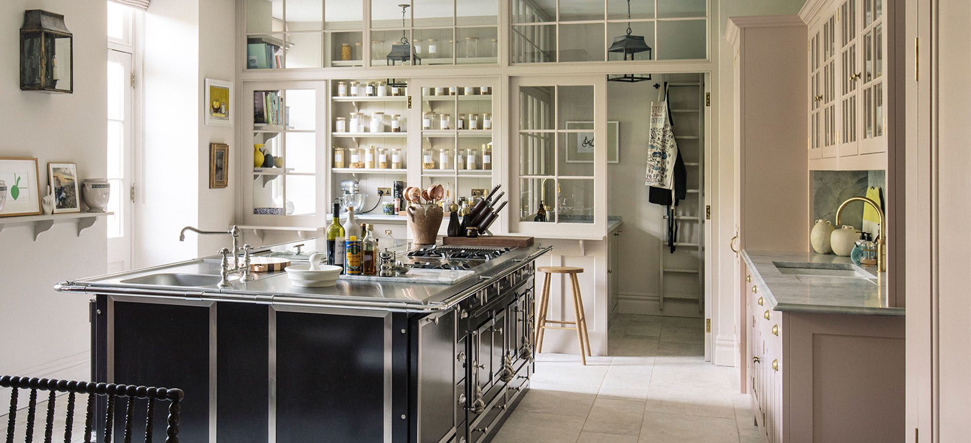  White multi-paned internal glazed screens in kitchen