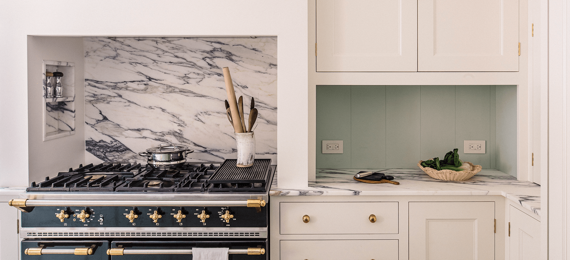  Bespoke kitchen countertops and oven in Manhattan